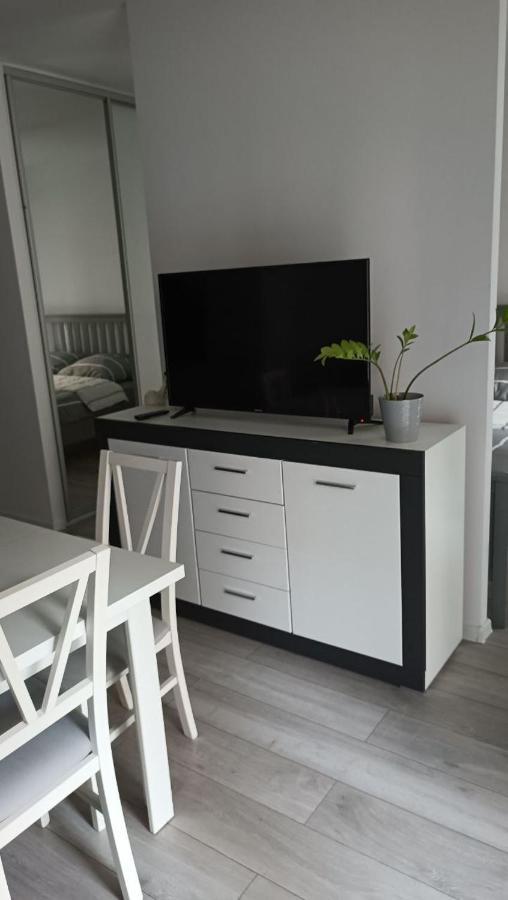 وارسو Apartment Z Ogrodkiem Na Warszawskiej Woli المظهر الخارجي الصورة