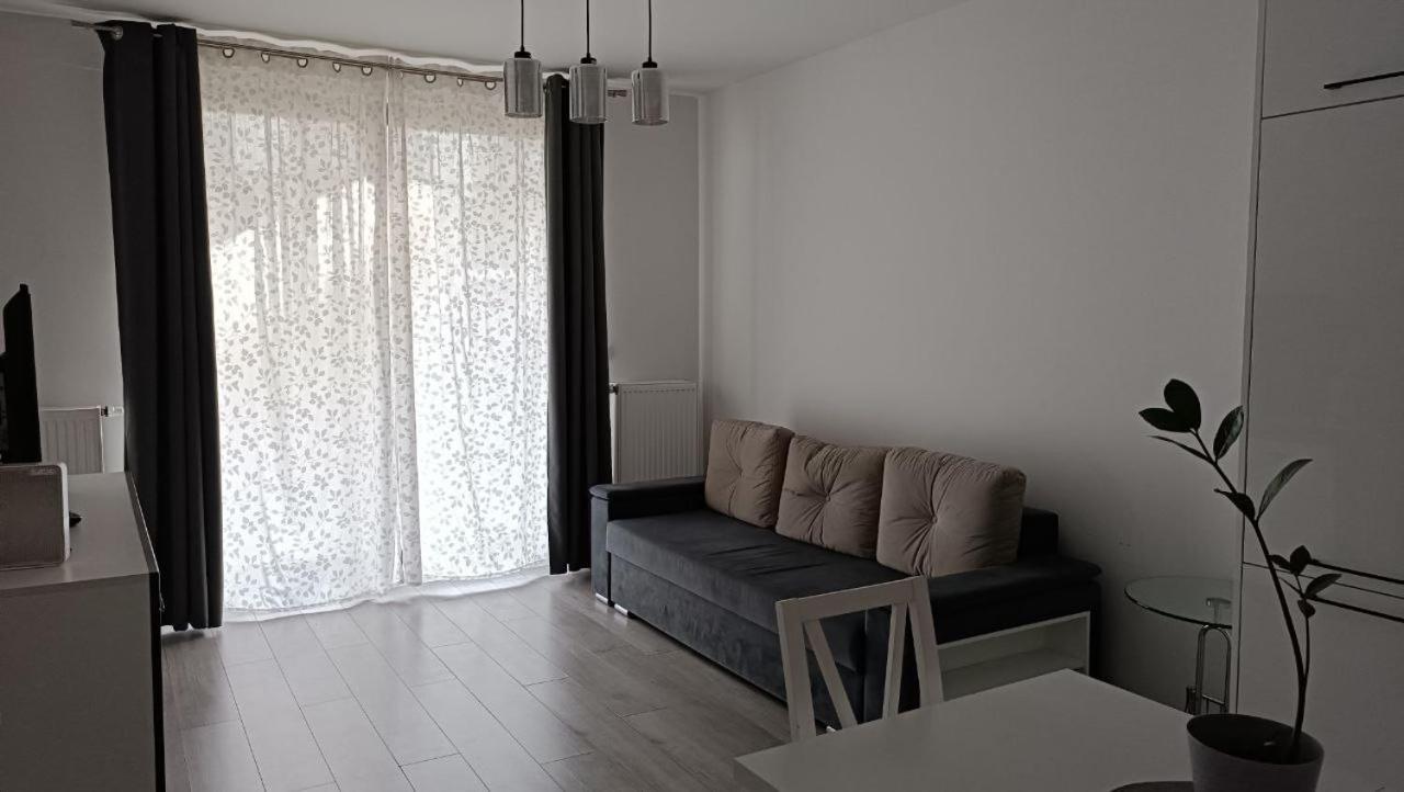 وارسو Apartment Z Ogrodkiem Na Warszawskiej Woli المظهر الخارجي الصورة
