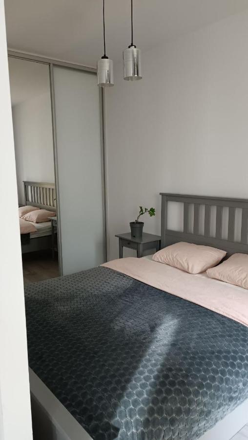 وارسو Apartment Z Ogrodkiem Na Warszawskiej Woli المظهر الخارجي الصورة