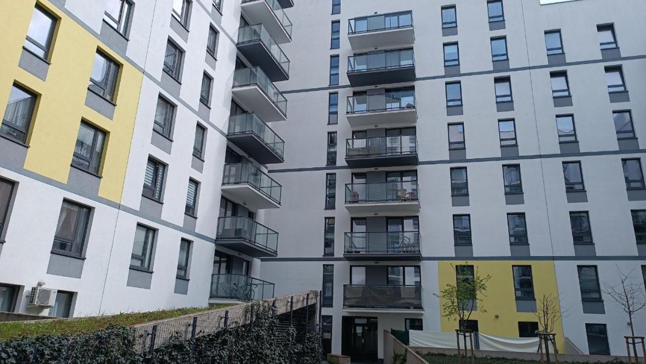 وارسو Apartment Z Ogrodkiem Na Warszawskiej Woli المظهر الخارجي الصورة